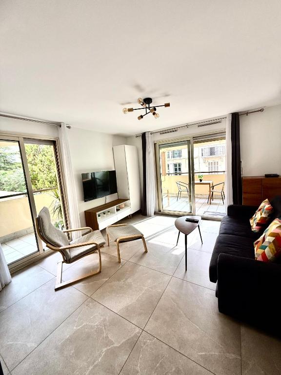 Appartement cosy avec terrasse, proche plages & Palais