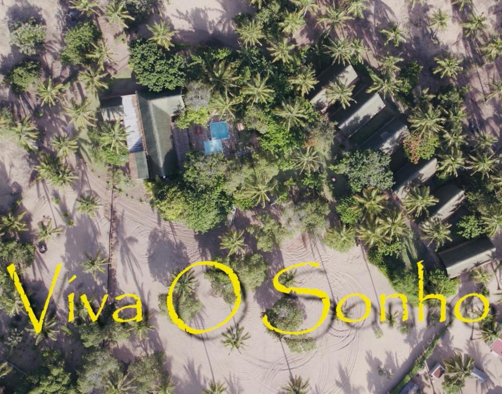 an overhead view of a villacanocano with the words viva borneo at Viva O Sonho 