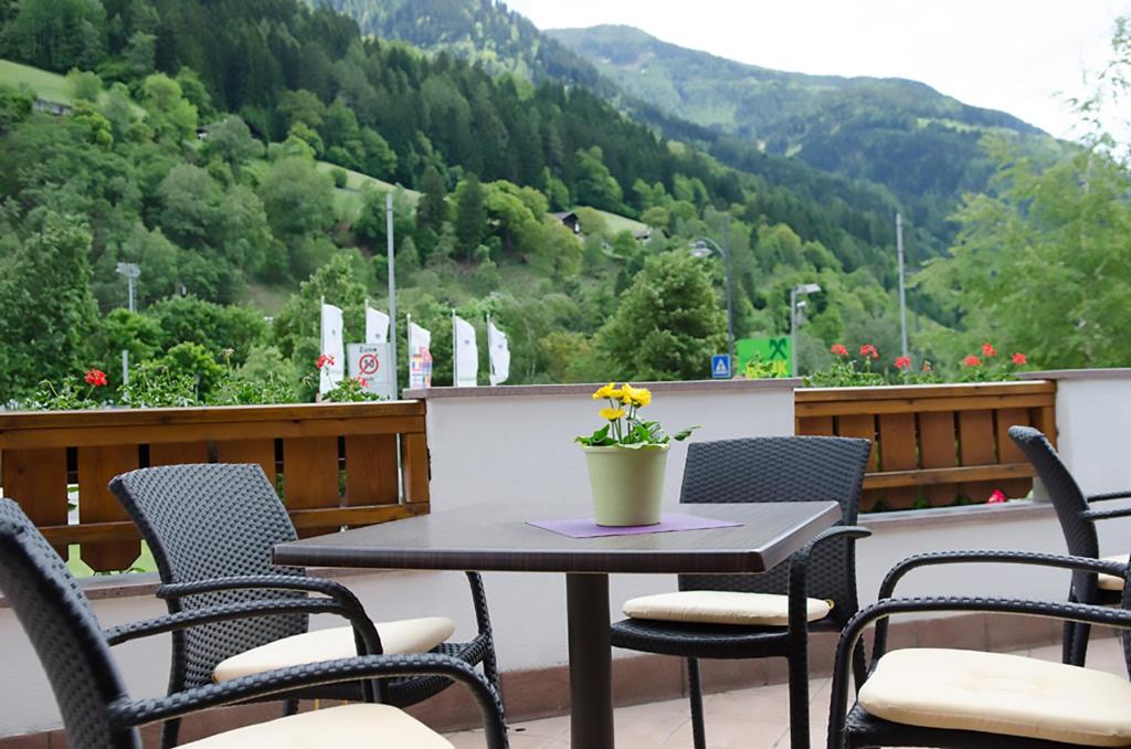Nespecifikovaný výhled na hory nebo výhled na hory při pohledu z hotelu
