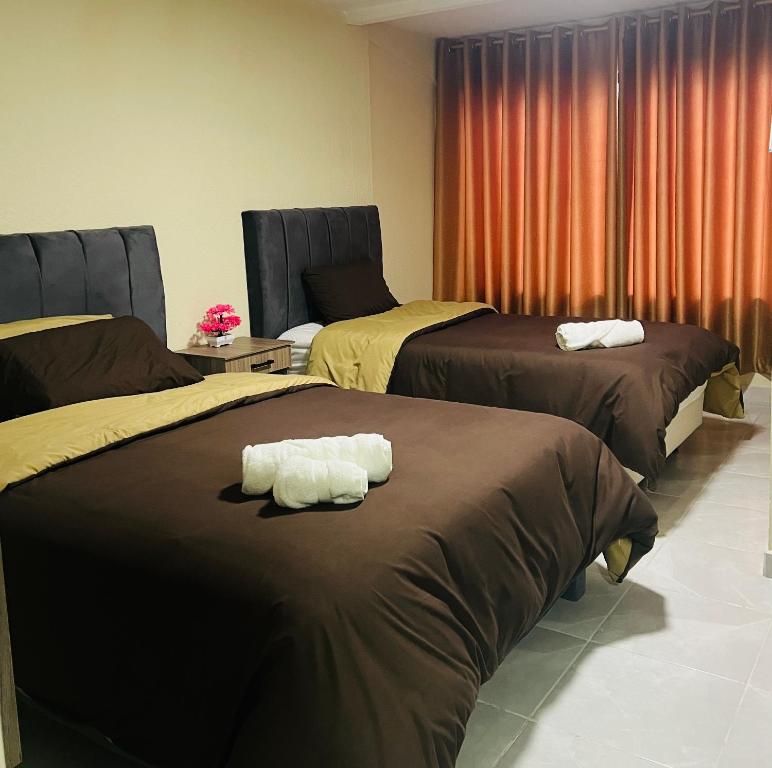 En eller flere senge i et værelse på AShostEcuador, Quito, rooms & suits, Quito cerca parque La Carolina