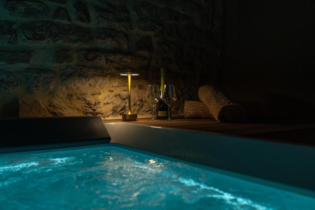 Forma Your Boutique Suite - King Suite With Spa Bath
