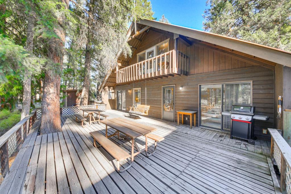 Balkón nebo terasa v ubytování 1 Mi to Dtwn Libby Peaceful Home with Creek Access!