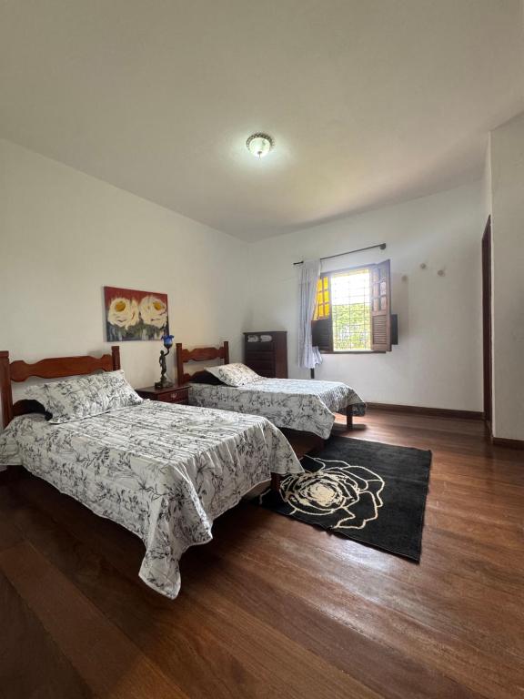 Postel nebo postele na pokoji v ubytování Charming Colonial Countryside Home with Wifi