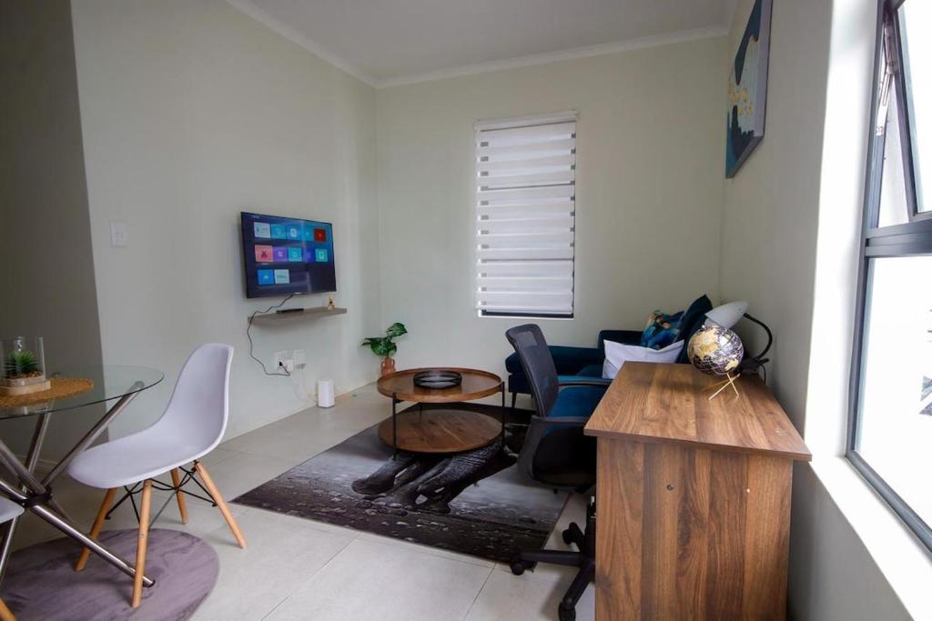 TV a/nebo společenská místnost v ubytování PC Luxe Stays exquisite apartments