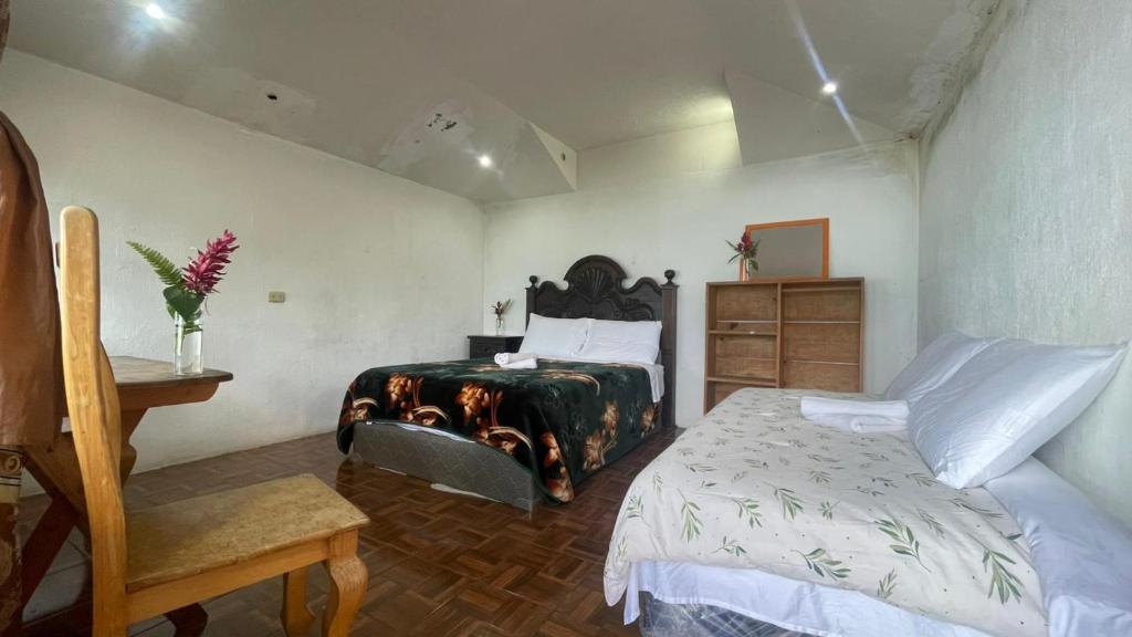ELOA Atitlán - Habitación Familiar Con Baño Compartido