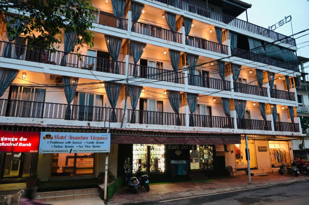 een gebouw met vlaggen aan de zijkant bij Hotel Anandam Elegance in Morjim