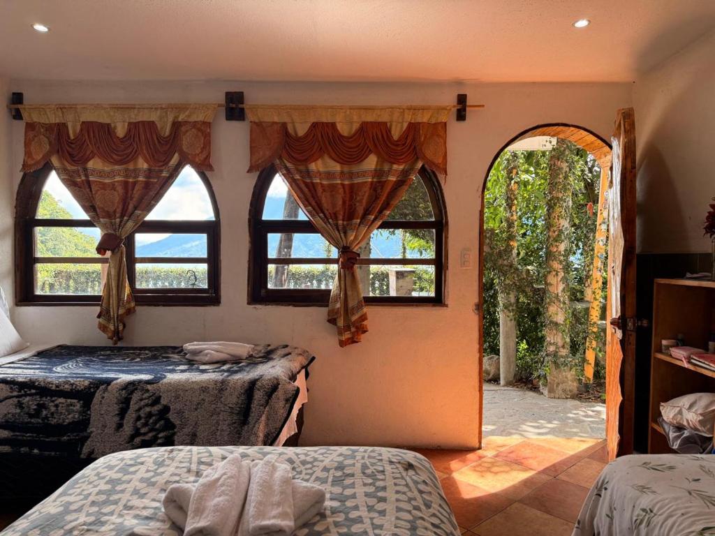 ELOA Atitlán - Cama En Habitación Compartida Mixta De 4 Camas