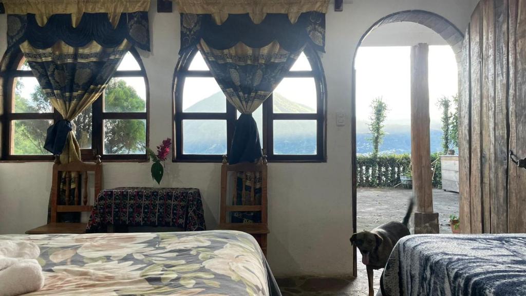 ELOA Atitlán - Habitación Familiar Con Baño Compartido