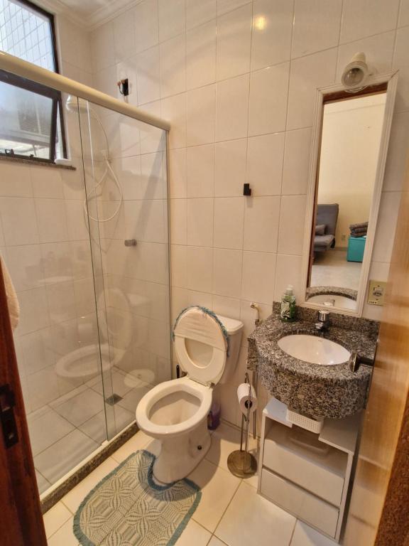 Koupelna v ubytování APARTAMENTO NOVO NO CENTRO DE CAXAMBU mg