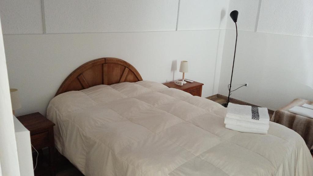 a bedroom with a large bed with white sheets at Cazartes puma in Treinta y Tres
