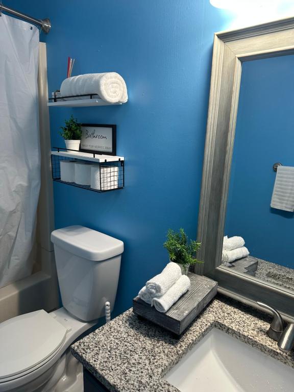 Ένα μπάνιο στο Cozy Family Room