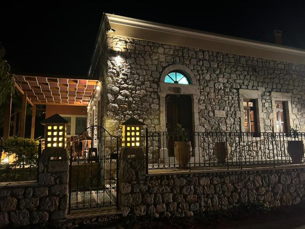 Το κτήριο όπου στεγάζεται  η βίλα