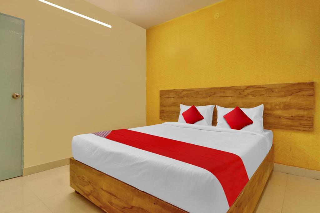 Postel nebo postele na pokoji v ubytování Hotel O R Square