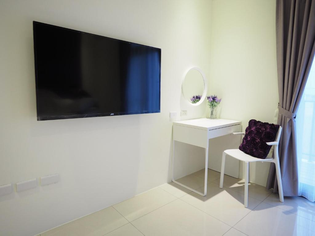 TV a/nebo společenská místnost v ubytování Season 5 Country Inn