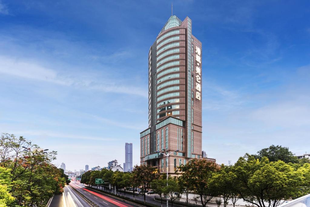 Tòa nhà nơi khách sạn tọa lạc