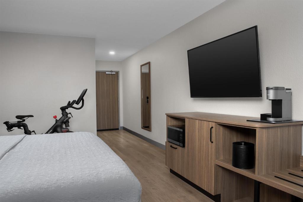 Hampton Inn Lenoir City photo
