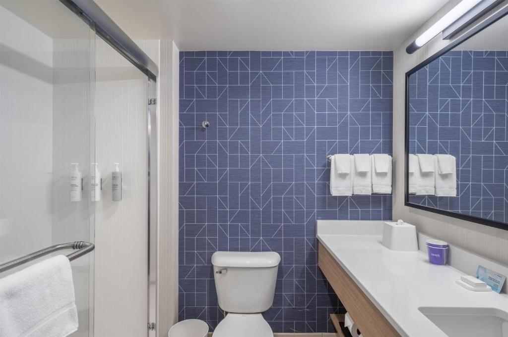 Spark By Hilton Madison Central - Habitación Queen