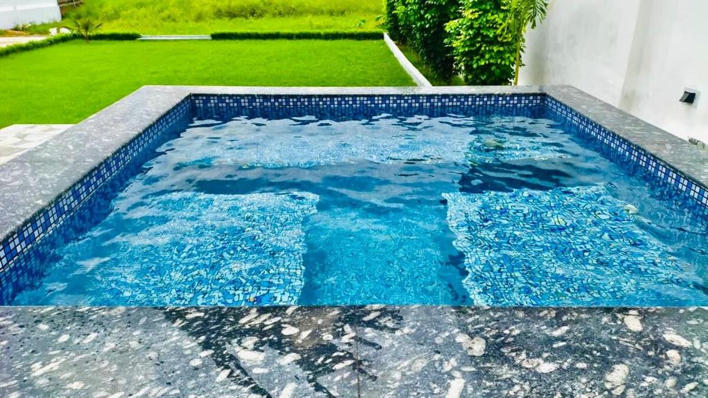 Πισίνα στο ή κοντά στο Sandhika Retreat