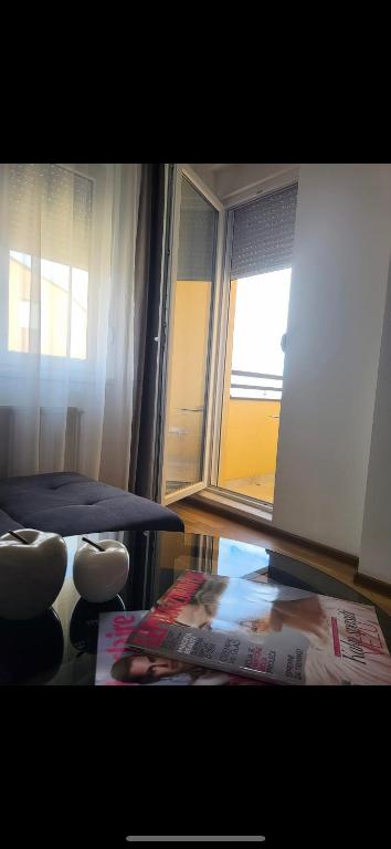 a room with a table and a table and a window at Maja 2 in Ruma