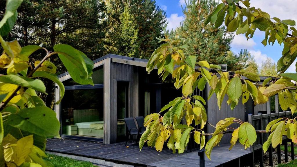 a house with a wooden deck in the yard at Domek z widokiem Wilczy Jar in Jarnołtówek