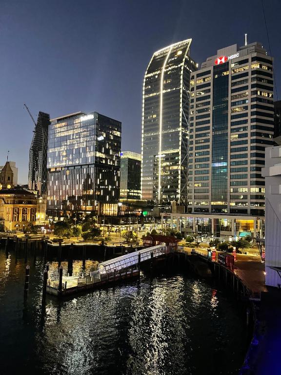 Princes Wharf - Spectacular Couple Getaway - Resim 9