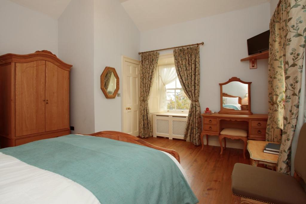 Postel nebo postele na pokoji v ubytování Corrib House Guest Accommodation