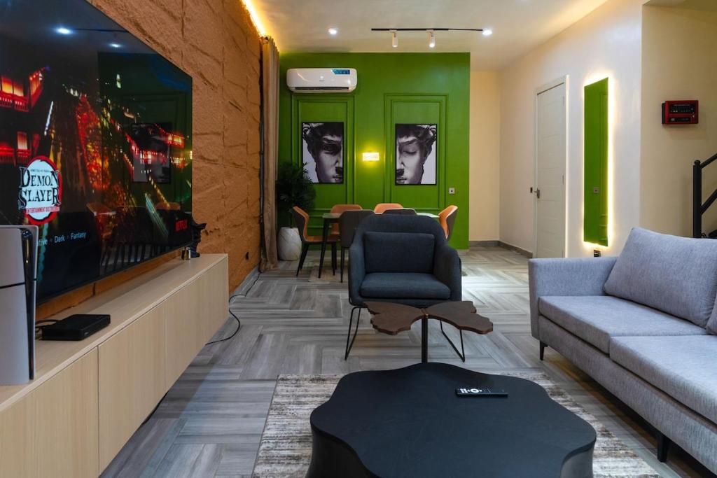 TV a/nebo společenská místnost v ubytování Clem-Van Cozy Escape