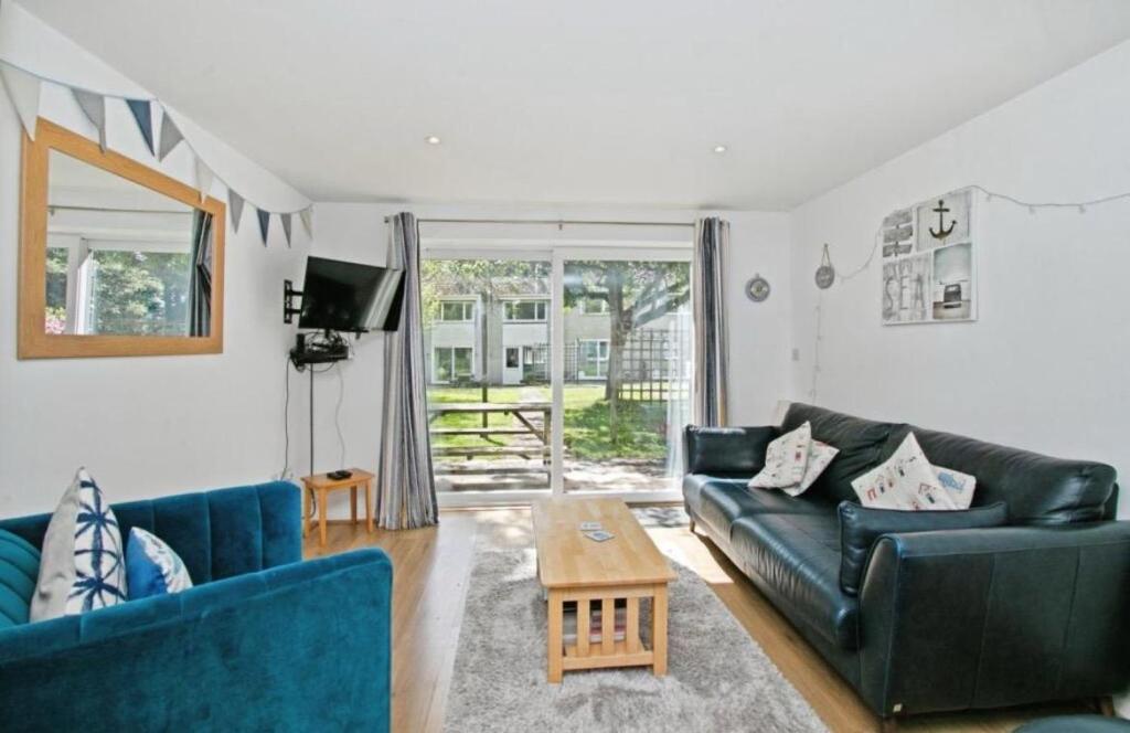 Χώρος καθιστικού στο Atlantic Reach – Cozy 2-Bed with Parking