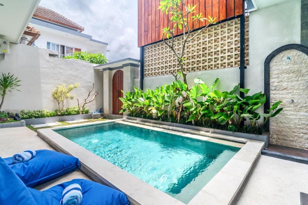 NEW 3BR Villa in Berawa with Private Pool Fast Wi-Fi close to the Beach ...