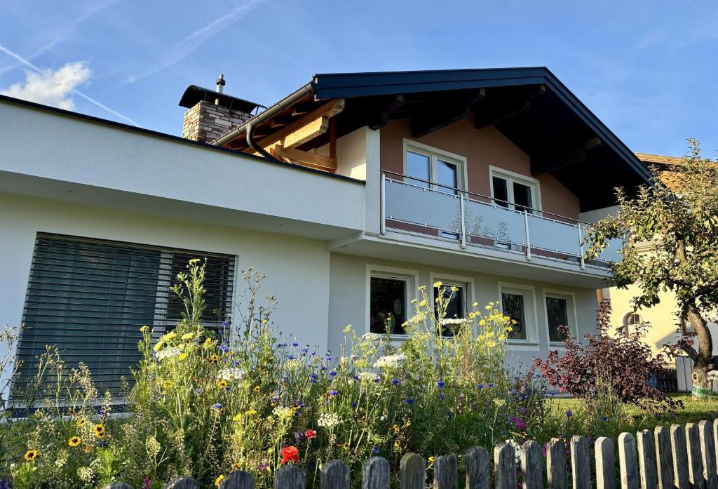 Το κτήριο όπου στεγάζεται  το διαμέρισμα