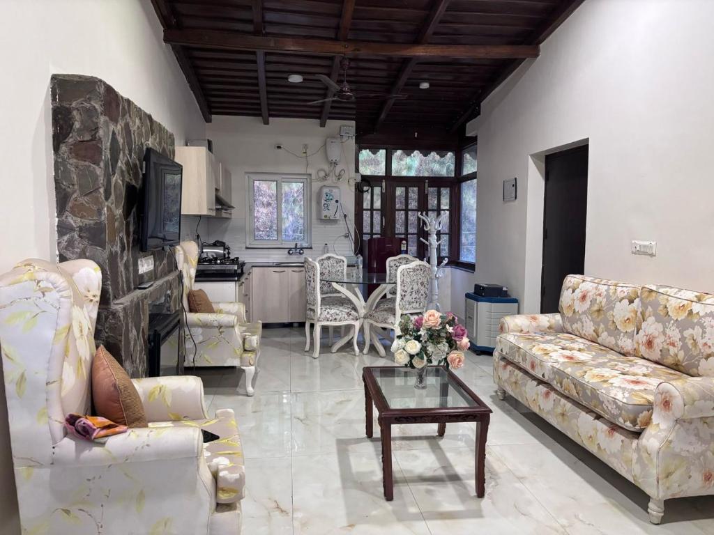 Khu vực ghế ngồi tại Nainital heaven