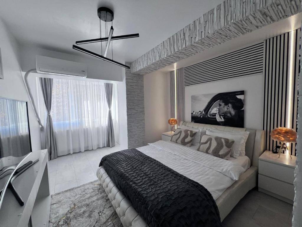 a bedroom with a large bed in a room at Apartament Nedianu in Craiova