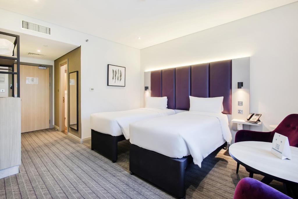 فضای داخلی Premier Inn Dubai International Airport - An Emirates Group Company در دبی - تصویر ۳