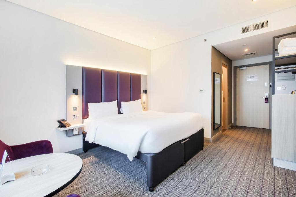 
	 New Style Double Room -Smoking- Free DXB Airport Shuttle Every 30min to T1&3
