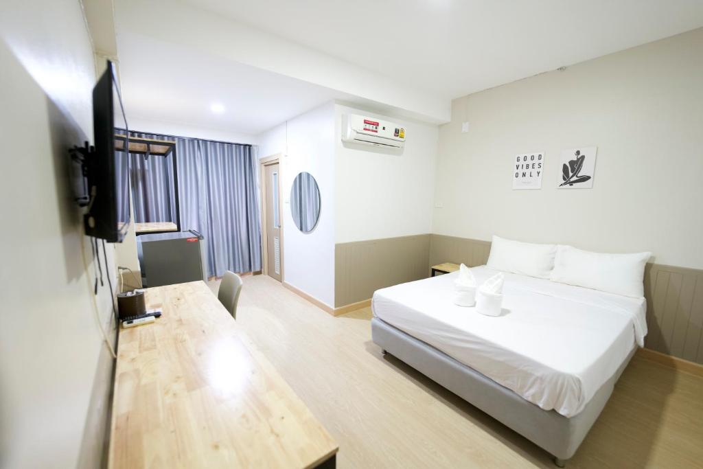 Postel nebo postele na pokoji v ubytování Bankaew Hotel