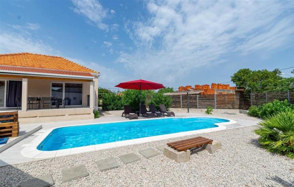 Bazén v ubytování MAB Sweet Home By Villas Guide nebo v jeho okolí