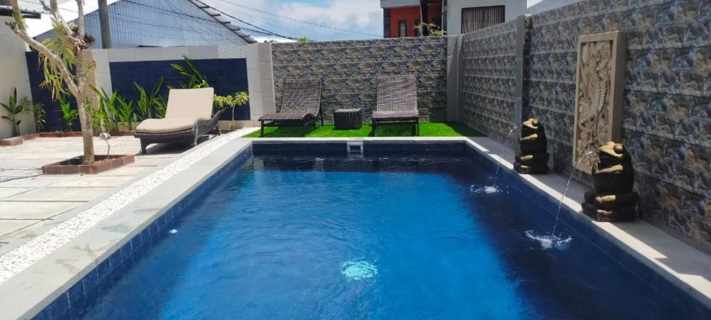 Bazén v ubytování Pradnya Homestay Ungasan - Room near Uluwatu nebo v jeho okolí