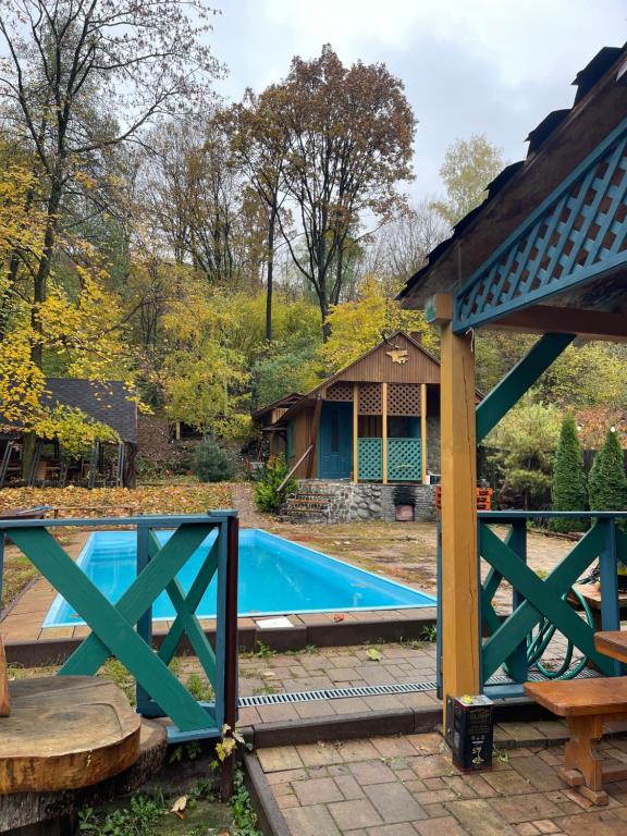 Hồ bơi trong/gần FoRResT