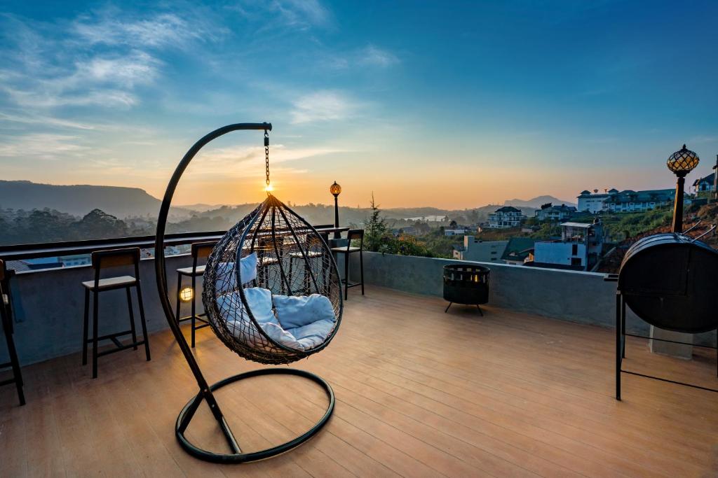 a swing sitting on top of a roof at Glenence Nuwara Eliya in Nuwara Eliya