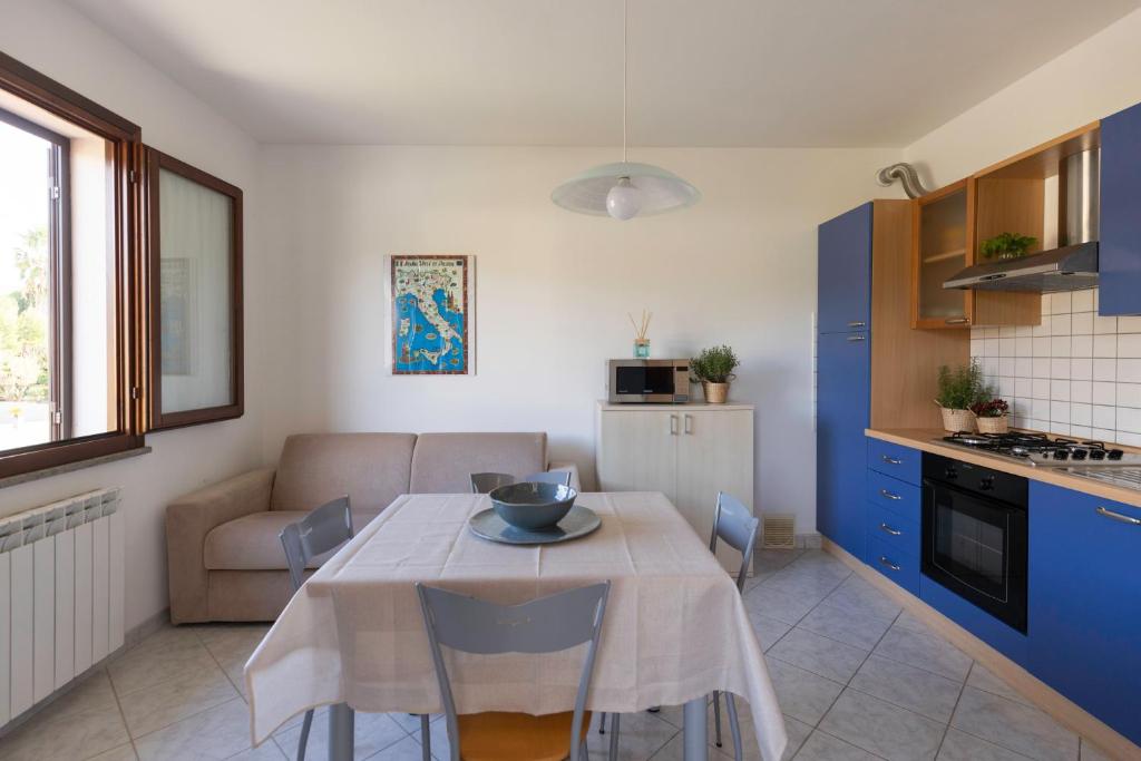 a kitchen and dining room with a table and chairs at Appartamento ElbaBlu by ElbaSummer Tour Operator in Lacona