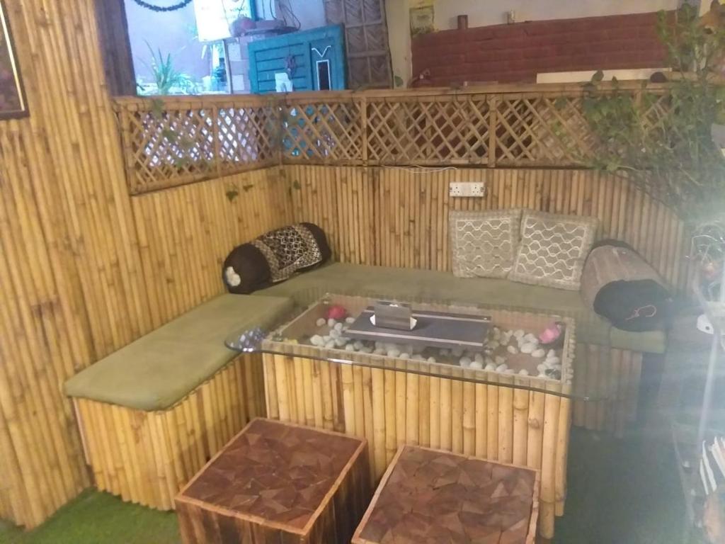 a smallificialificialificialificialificialificialificialificialificialificialificialificialificialificial at Happy Shiva Cefe & Homestay in Rishīkesh