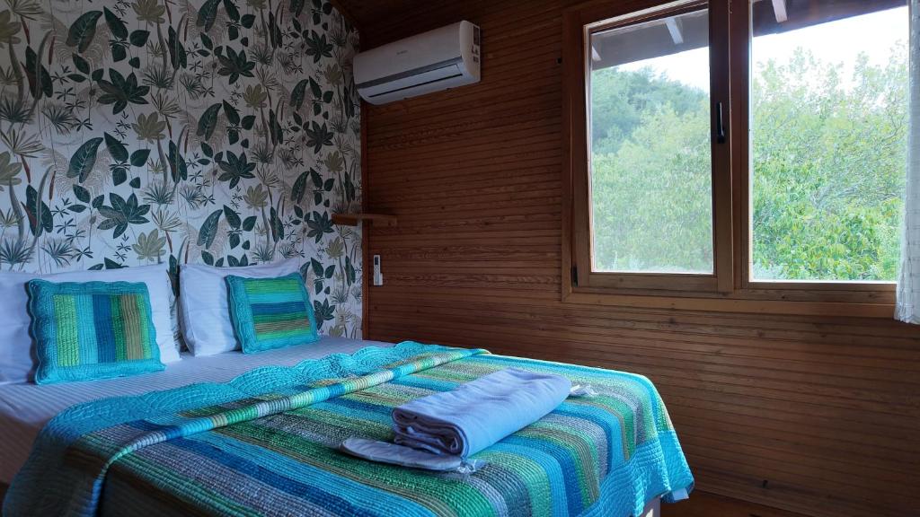 Postel nebo postele na pokoji v ubytování İzmir Yaşam Vadisi Oteli