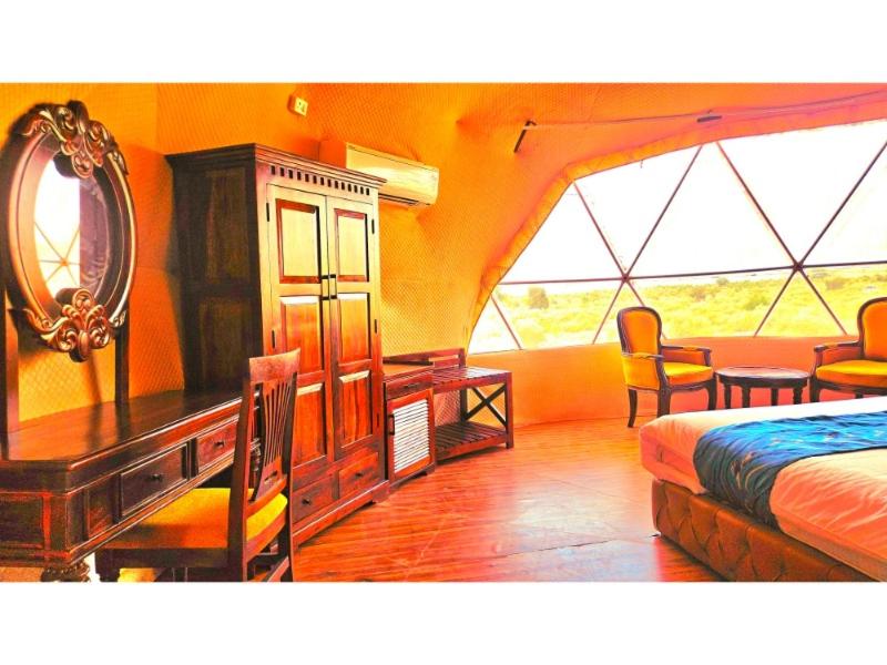 Giường trong phòng chung tại Crystal Resort