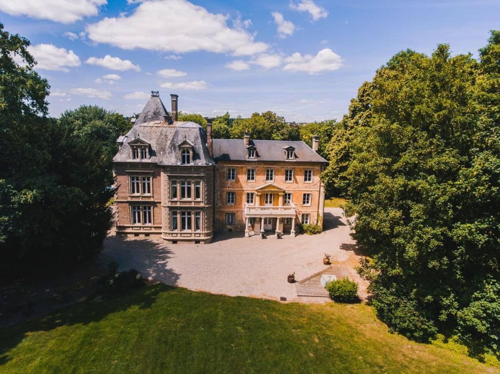 an aerial view of a large house with a large yard at Château de Flixecourt in Flixecourt