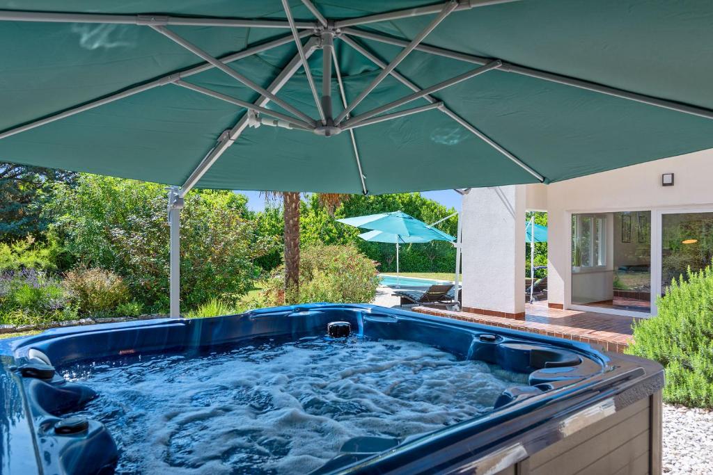 Πισίνα στο ή κοντά στο House Martina