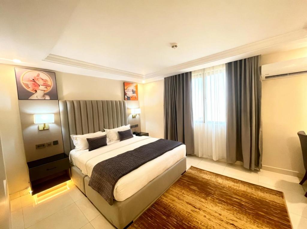 Ένα ή περισσότερα κρεβάτια σε δωμάτιο στο Villa Park Hotel Abuja