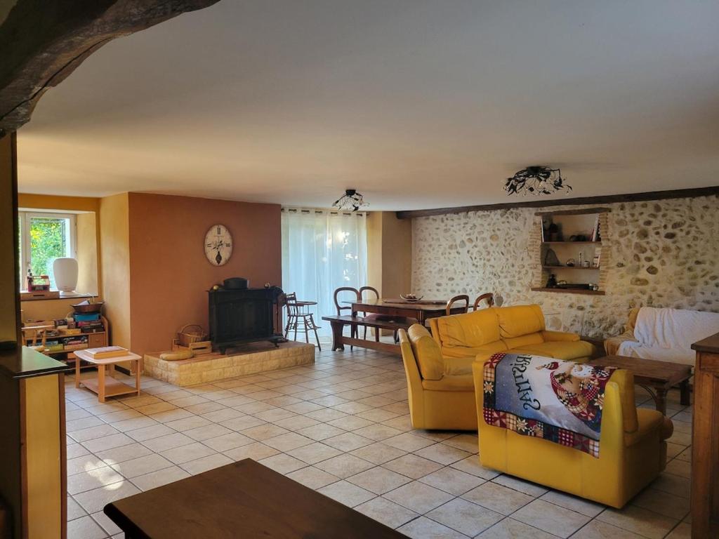 Posezení v ubytování La maisons aux volets bleus