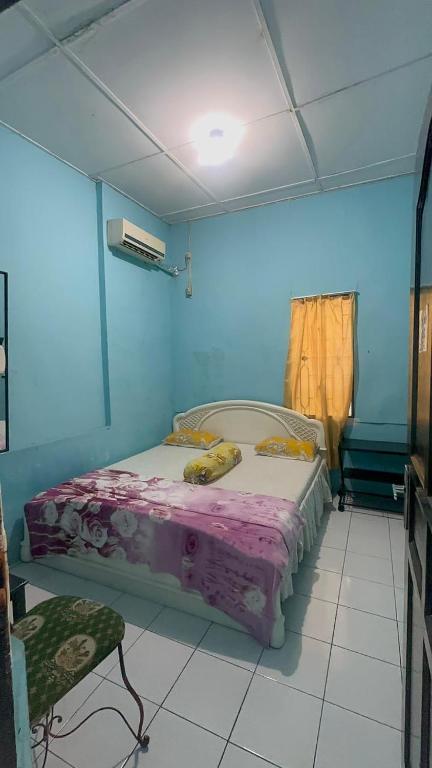 Postel nebo postele na pokoji v ubytování Guest House Anugerah