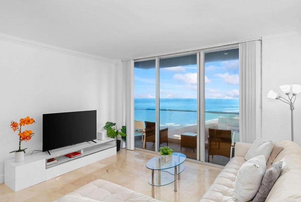 Beachfront views, breathtaking spacious apartment, Hollywood (updated ...