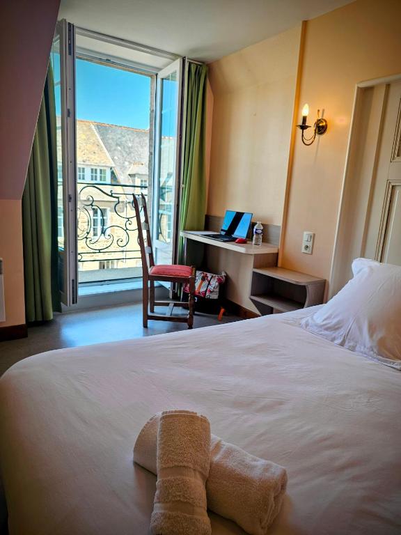 Le conquérant - chambres meublées - Barfleur - Habitación Doble Con Balcón Y Vistas Al Mar